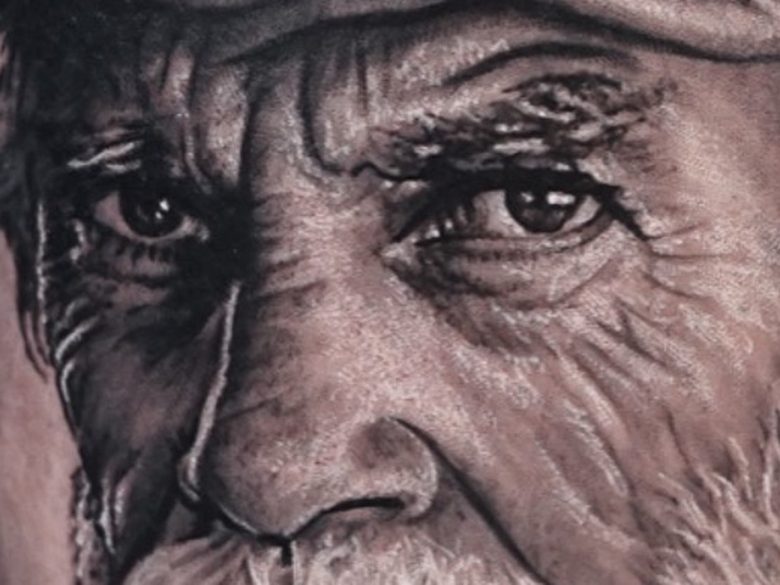 Detalhe dos olhos da tatuagem finalizada