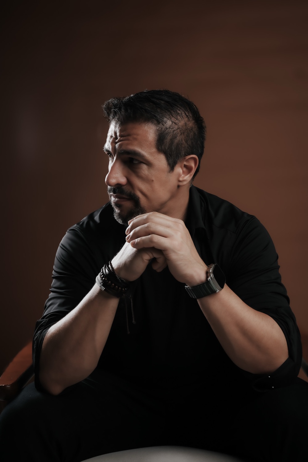Fernando Souza, tatuador de realismo e professor do curso Dominando o Realismo Preto e Cinza